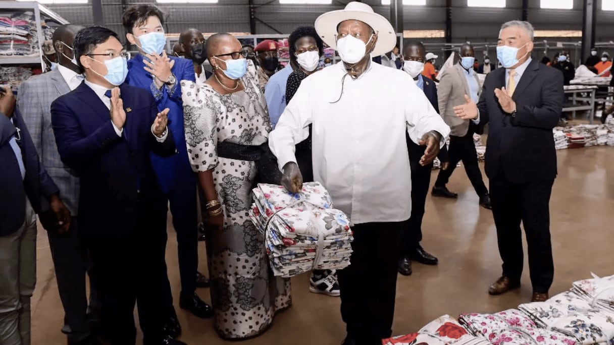 Le président Yoweri Museveni interdit l’importation de vêtements usagés par son pays.