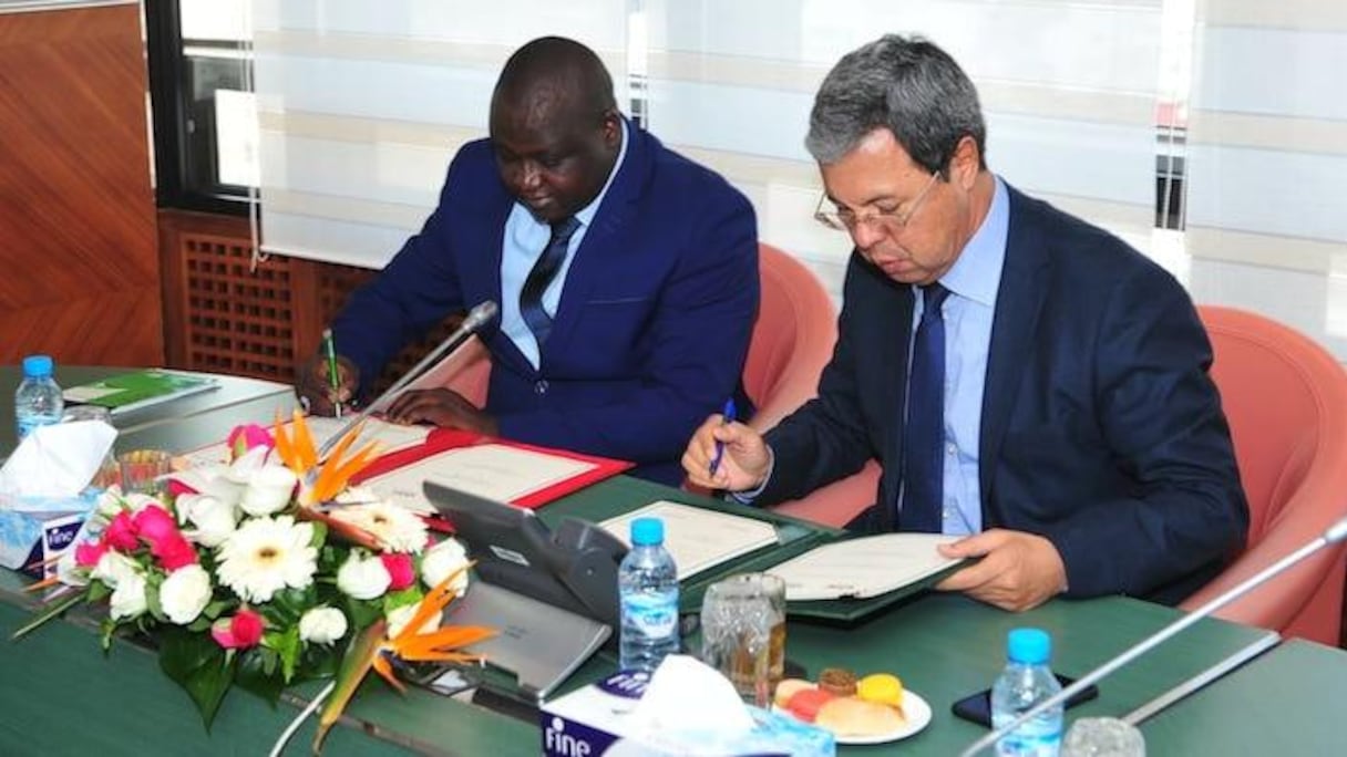 Zaghnoun Abdellatif, directeur général de la CDG, et Ango Idi Ousmane, directeur général la CDC du Niger.