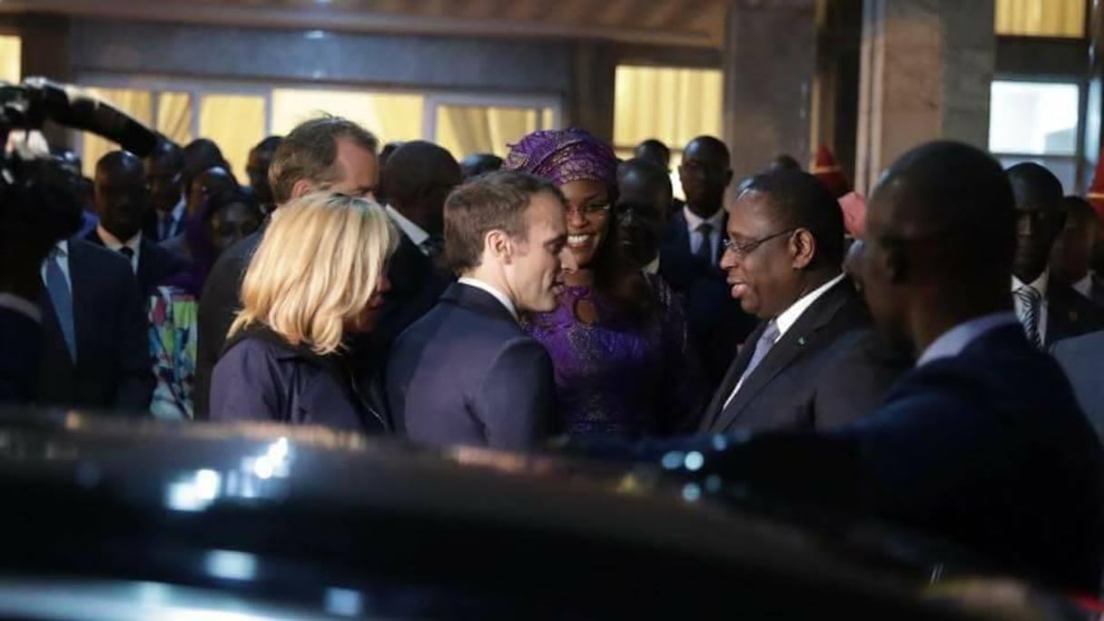 Sur le plan économique, la France est en perte de vitesse au Sénégal, avec une part de marché de 15% contre 25% en 2002, dixit l'ambassadeur de France à Dakar. Cette baisse s'est faite au profit des entreprises marocaines, chinoises et turques, mais les Françaises n'ont pas jeté l'éponge et comptent sur Macron pour se refaire.