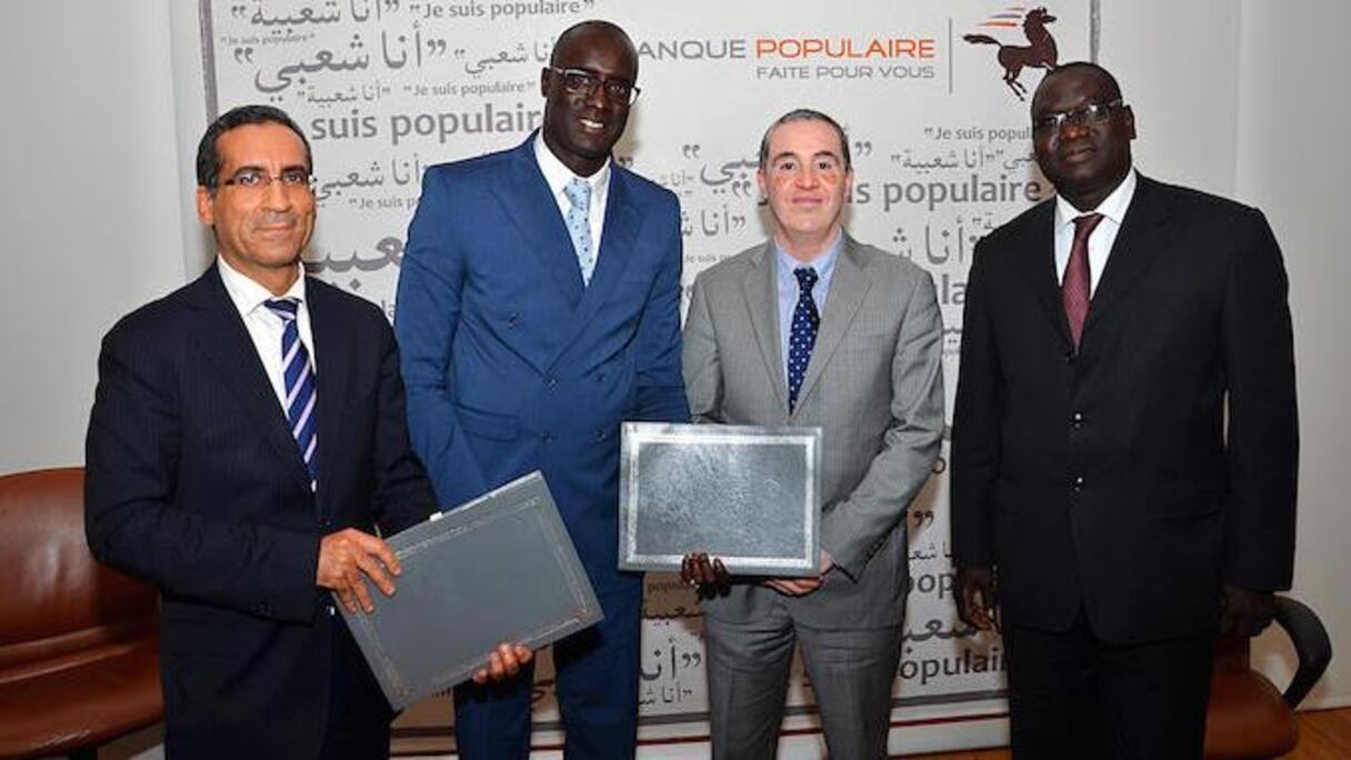 Laïdi El Wardi, DG en charge de la Banque de détail à la BCP, Abdoulaye Diop, Président de l’ARSEREM, Hassan Debbagh, DGA en charge de la Banque des particuliers et des professionnels à la BCP, et Massamba Sarr, Consul général du Sénégal à Casablanca.