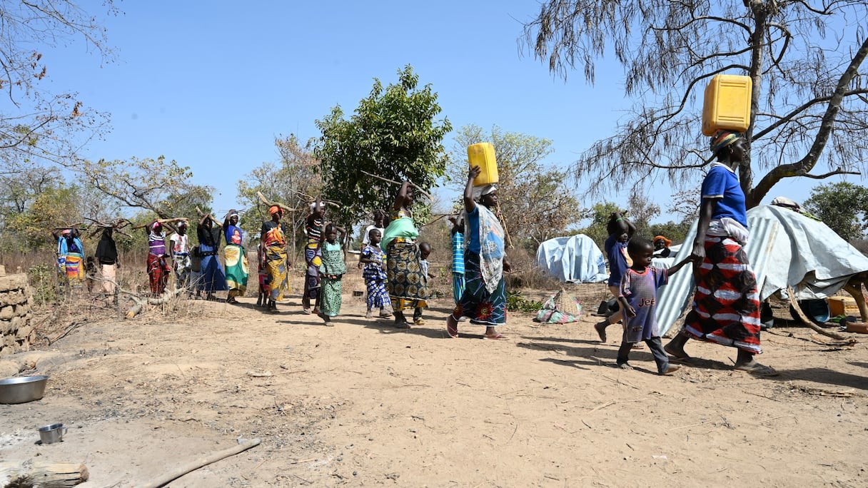 Des réfugiés du Burkina Faso sont vus dans un refuge à Tougbo le 22 janvier 2022. Des milliers de personnes qui ont fui vers la Côte d'Ivoire à la suite d'attaques djihadistes au Burkina Faso vivent dans les limbes.