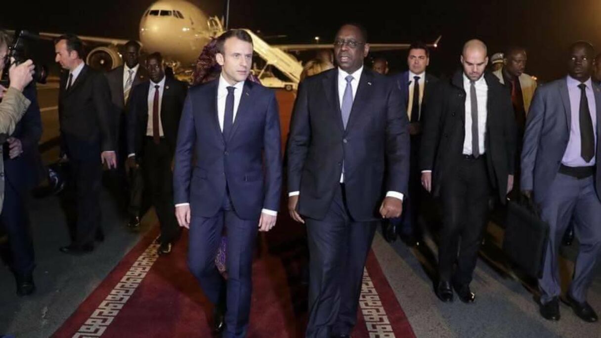 Avant Dakar, Emmanuel Macron était à Tunis où il a critiqué l'intervention de l'OTAN en Libye: "Nous avons collectivement plongé la Libye, depuis ces années, dans l’anomie, sans pouvoir régler la situation". Dans la capitale sénégalaise, l'éducation sera au cœur de ses interventions.