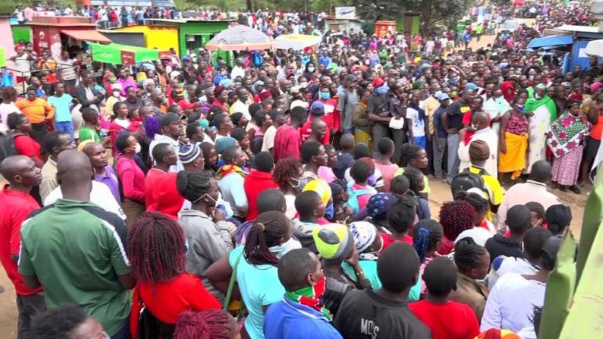 Covid-19: une bousculade pour de la nourriture à Nairobi montre le dilemme de l'Afrique vis à vis du confinement.