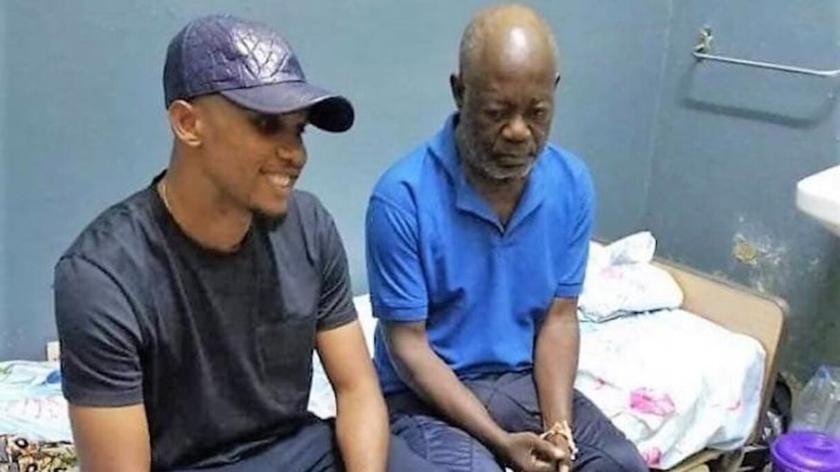 Samuel Eto'o du Qatar SC et Norbert Owona, ancien capitaine des Lions indomptables du Cameroun.