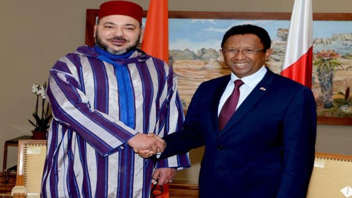 Mohammed VI, roi du Maroc, et Hery Rajaonarimampianina, président de la République de Madagascar.