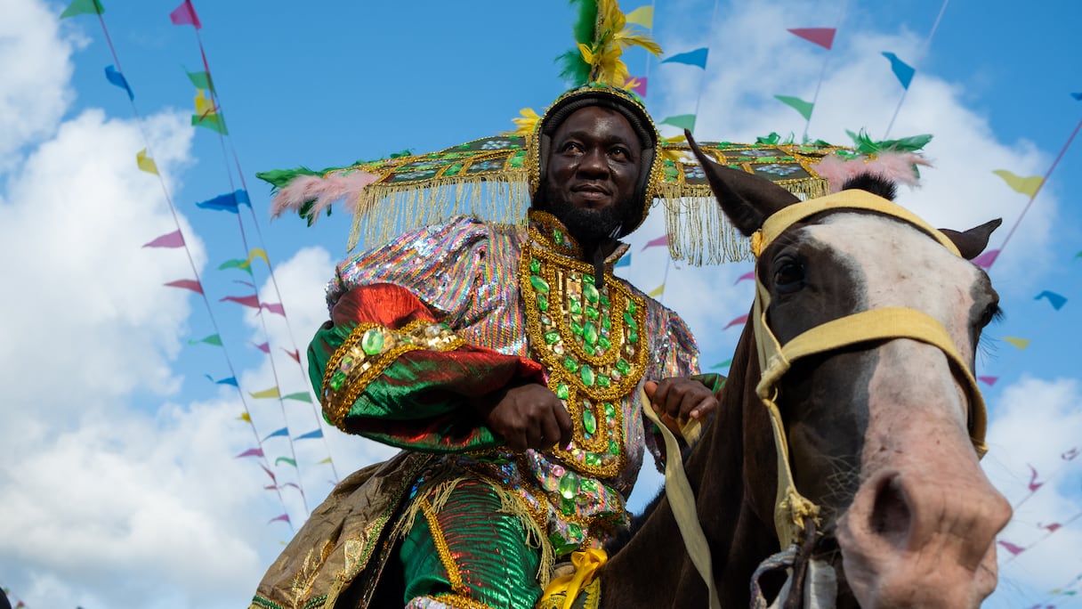 Les participants défilent lors du carnaval Fanti de Lagos, à Lagos, le 20 avril 2025.
