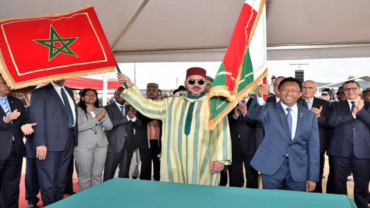 Mohammed VI, roi du Maroc et Hery Rajaonarimampianina, président du Madagascar.