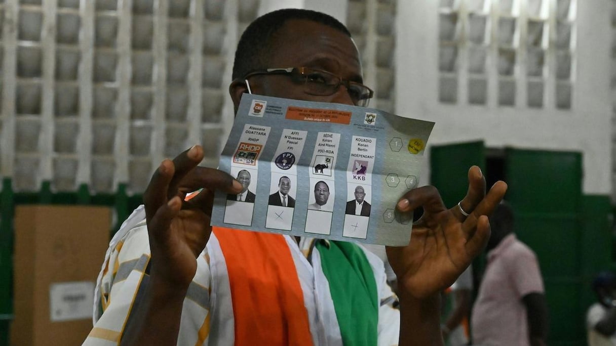 Le dépouillement des bulletins de vote se poursuit.