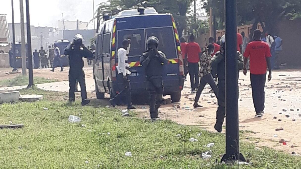 Affrontements entre la gendarmerie et d'anciens militaires.