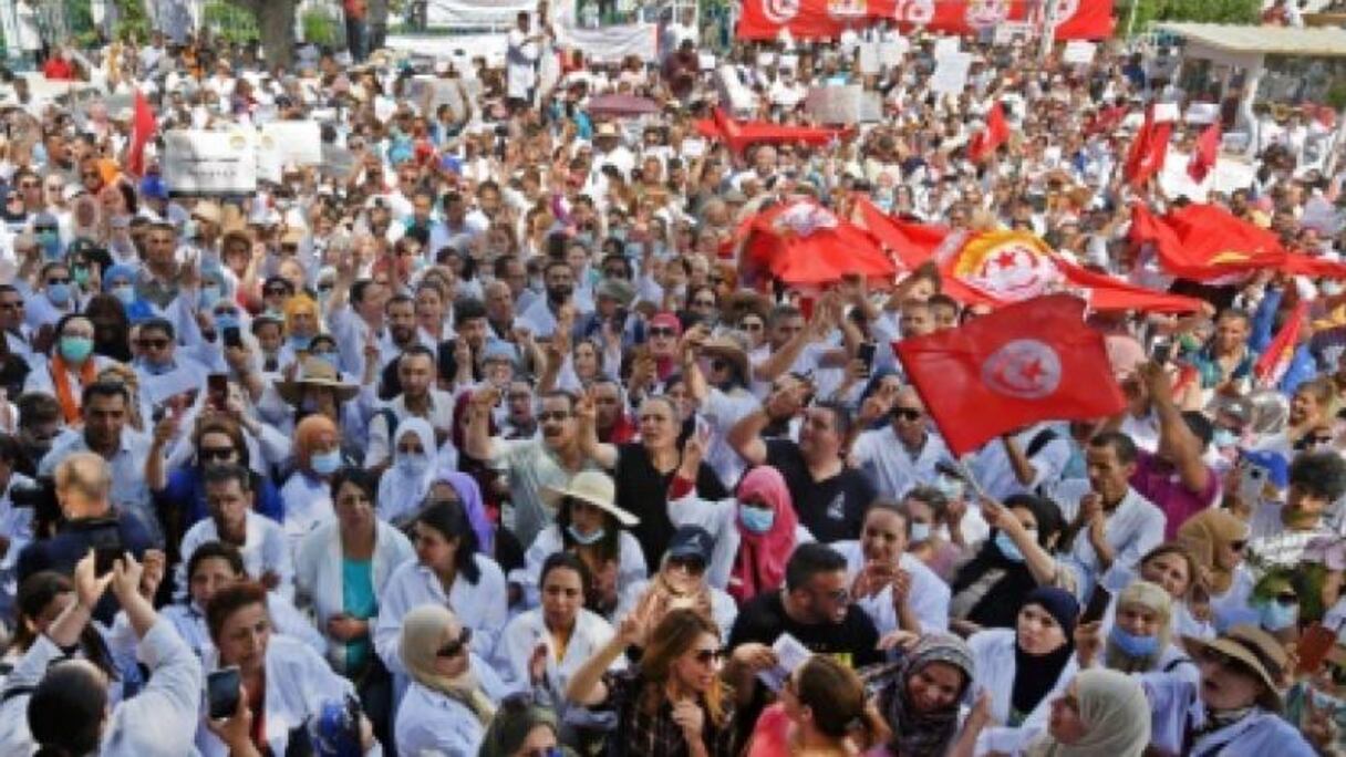Les soignants dans la rue pour défendre l'hôpital public.