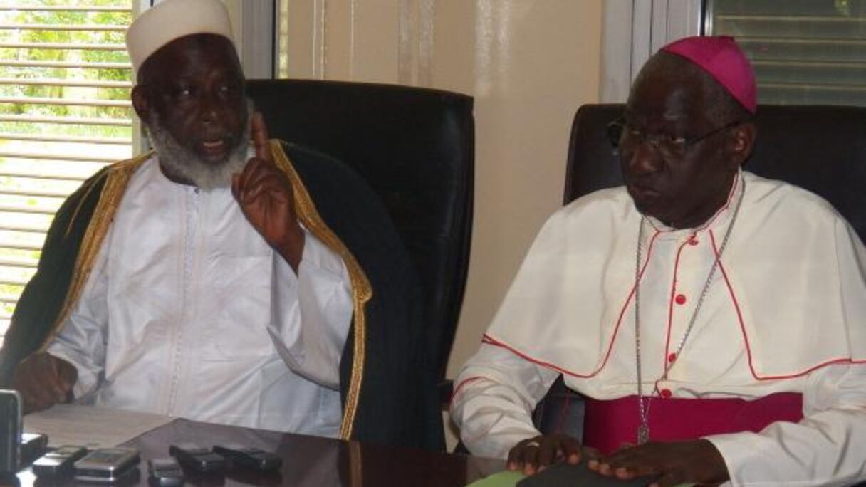 Le Grand imam de la Mosquée Fayçal de Conakry, Elhadj Mamadou Saliou Camara, et l’Archevêque de Conakry, Monseigneur Vincent Coulibaly, co-présidents du CPRN.