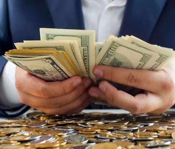 صورة تعبيرية . أوراق نقدية من فئة الدولار