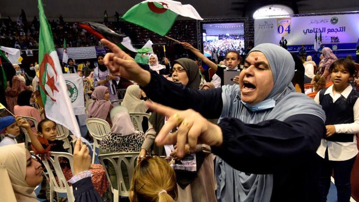 En Algérie, malgré l'organisation des législatives, le régime n'a toujours pas réussi à faire taire la contestation.