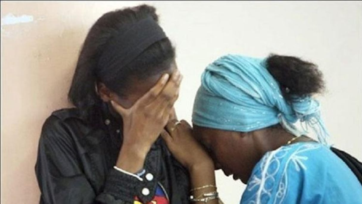 Le père entrait nuitamment dans la case de ses filles et les forçait à coucher avec lui.