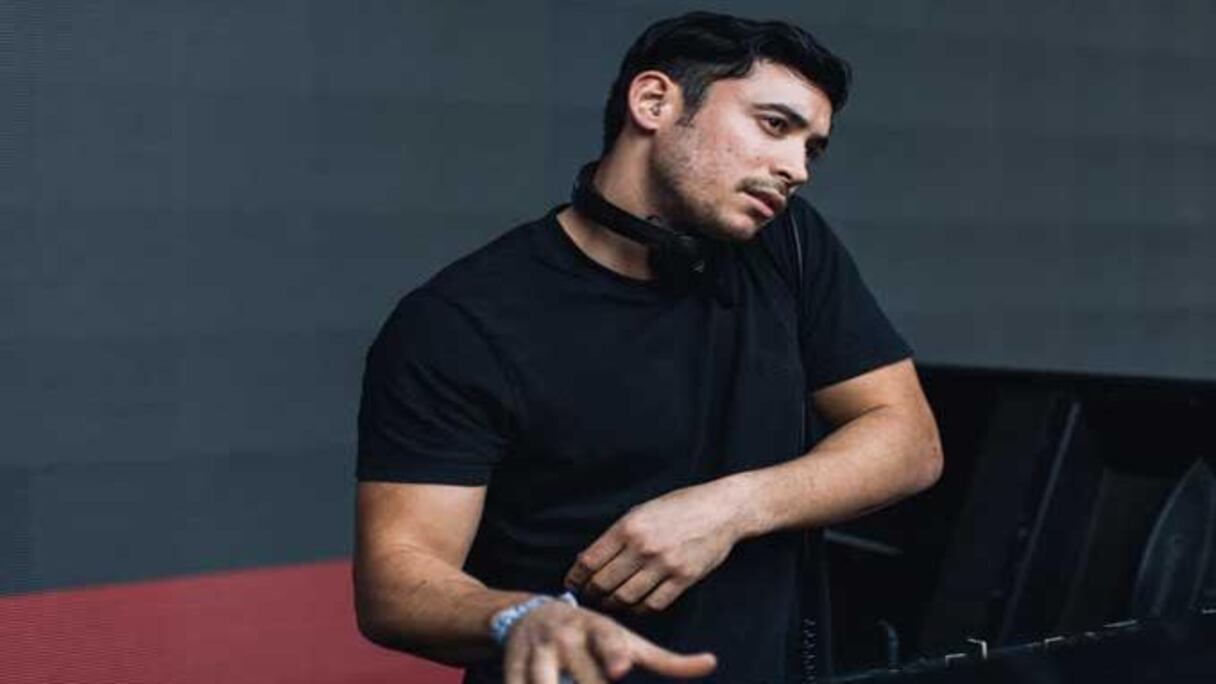 Le DJ anglais (auteur du mix).