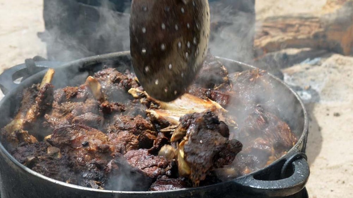 Des repas bien succulents distribués gratuitement par des volontaires