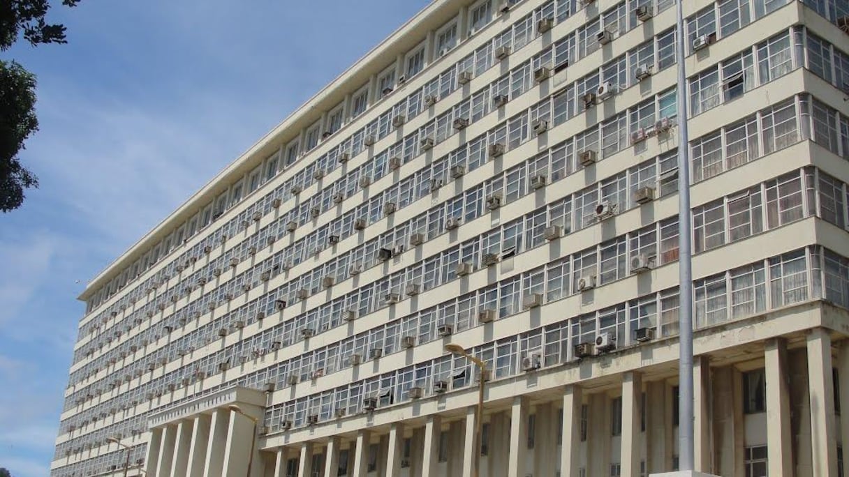 Le Building administratif du Sénégal : le bâtiment qui abritait tous les ministéres du pays.