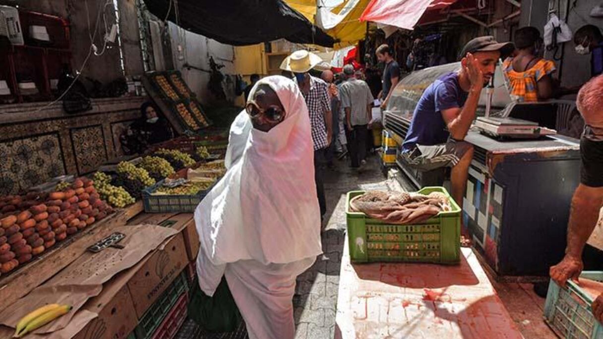 Dans le souk populaire de Bab el-Fellah à Tunis, la capitale tunisienne, le 28 juillet 2021.