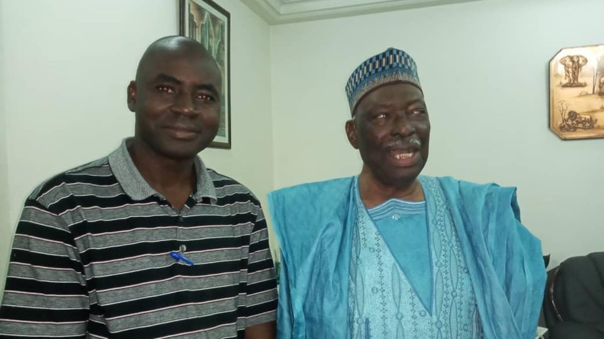 Ici, le président Moussa Traoré, en août derrnier, en compagnie de notre correspondant au Mali Diemba Moussa Traoré.