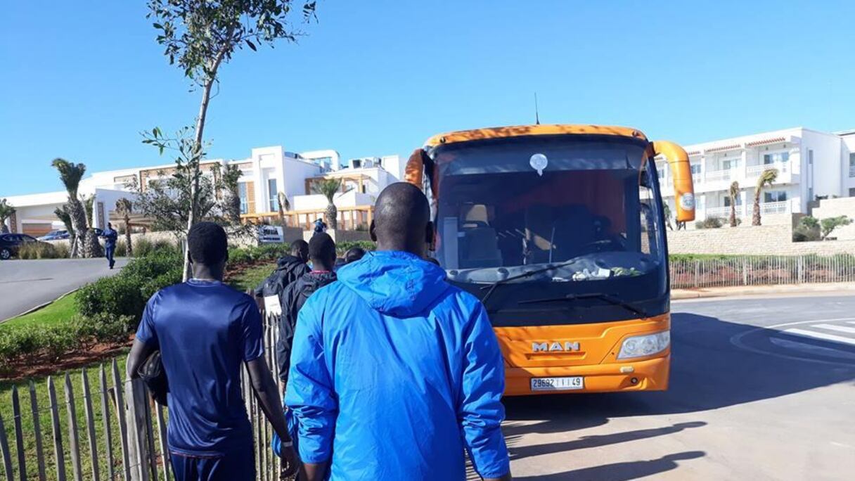 L'atmosphère est sereine autour des protégés d'Olivier Perrin. Ici, ils s'apprêtent à rejoindre le terrain d'entraînement.