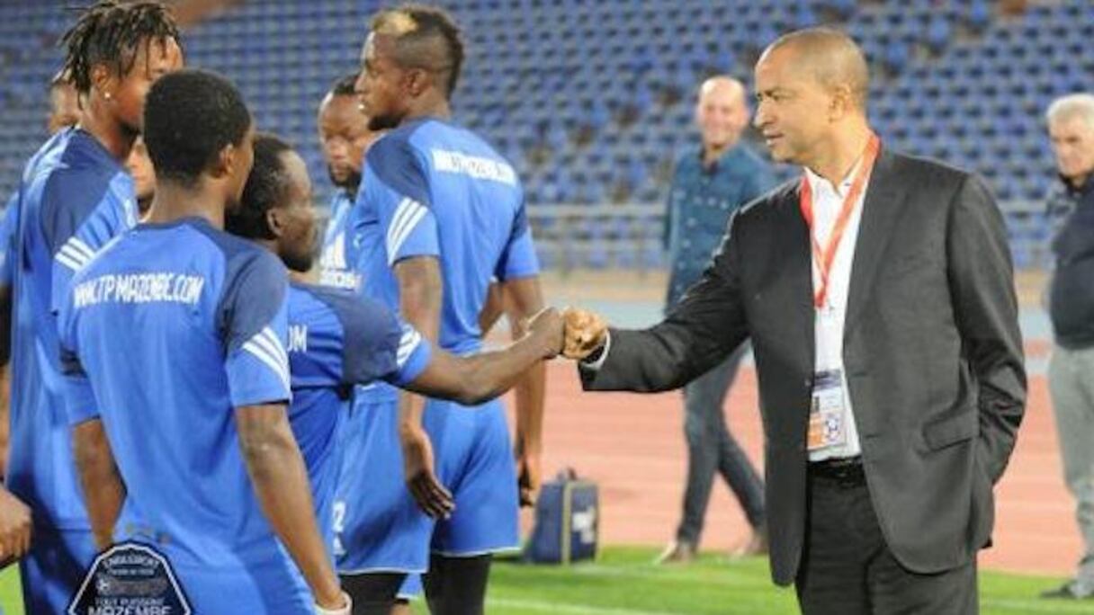 Moise Katumbi avec ses joueurs du TP Mazembe.