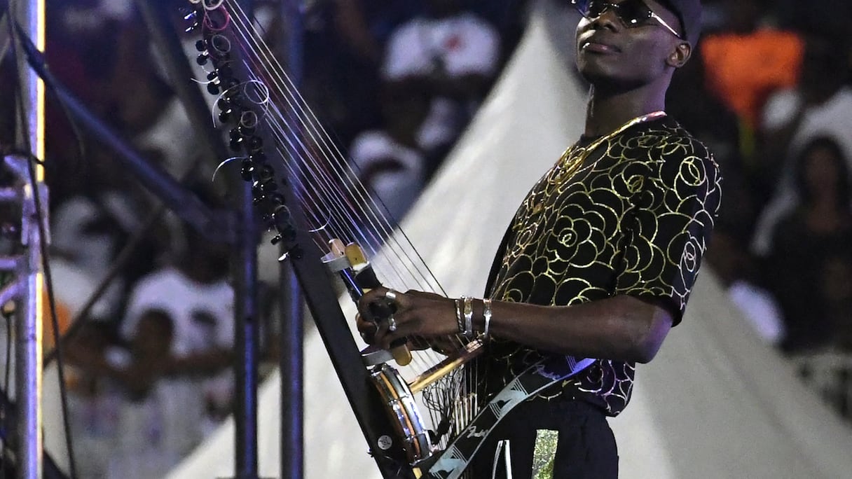 Le chanteur malien Sidiki Diabate au stade Félix Houphouët-Boigny à Abidjan, en Côte d'Ivoire, le 30 août 2019
