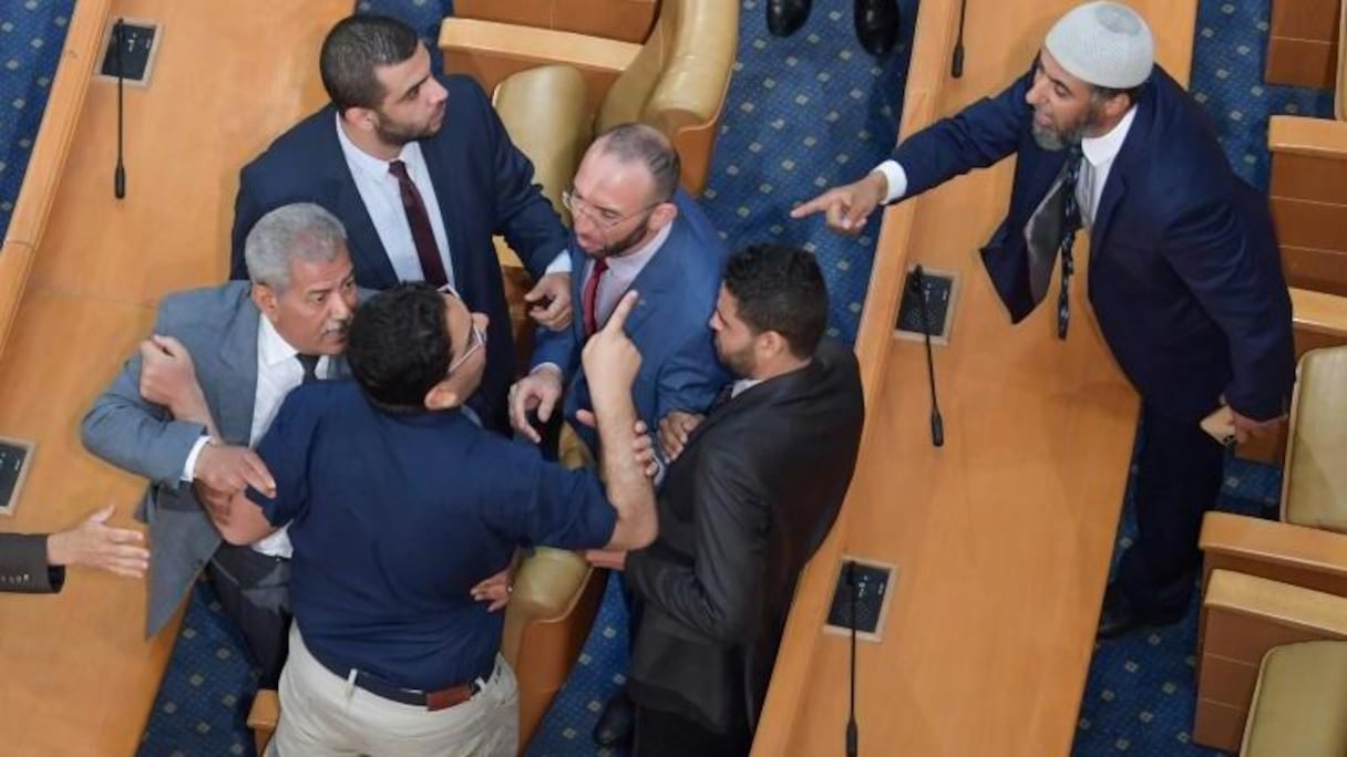 Débat houleux au parlement tunisien à cause de la crise libyenne.