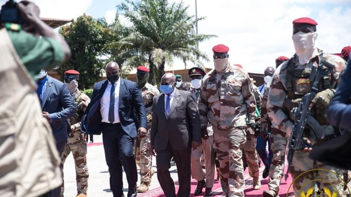 Le président Nana Akufo Addo du Ghana et le chef de la junte guinéenne, Mamady Doumbouya.