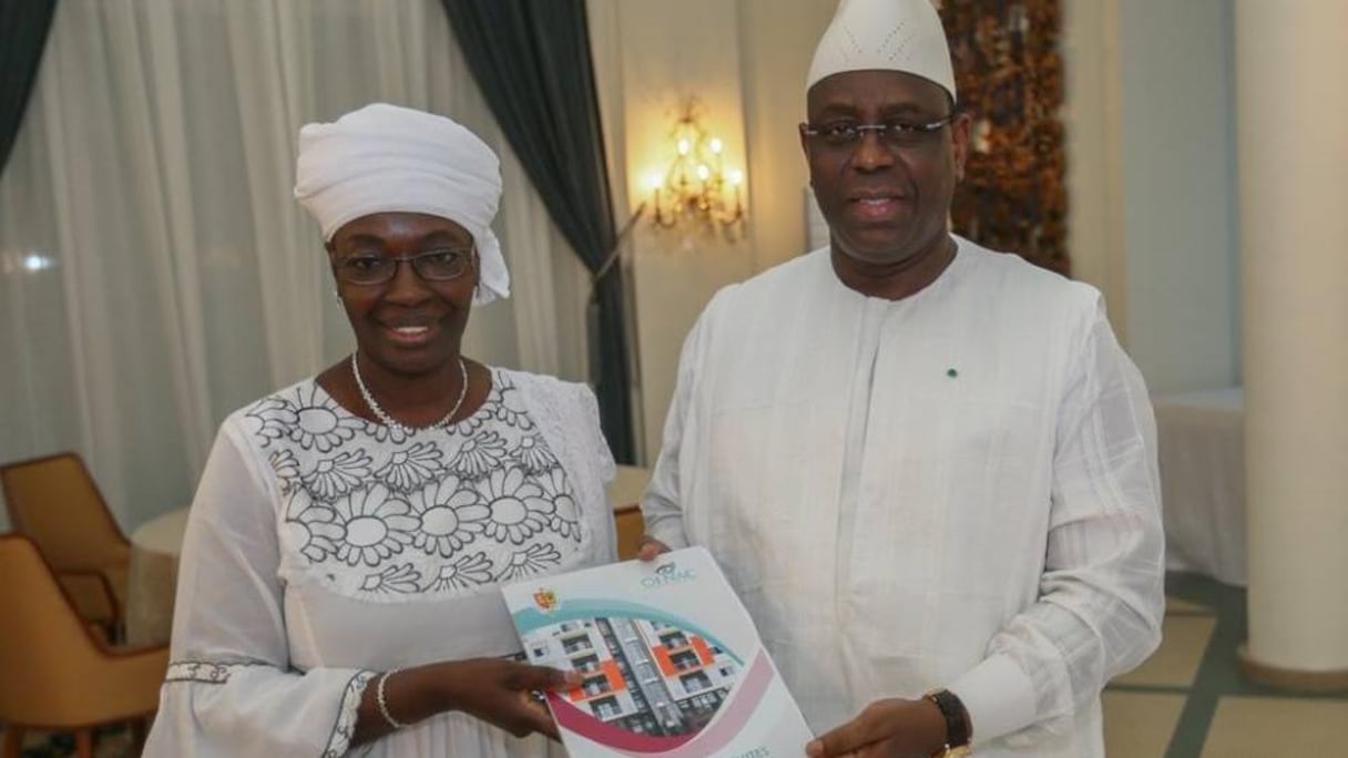 Le président Macky Sall et la présidente de l’OFNAC, Mme Seynabou Ndiaye Diakhaté.