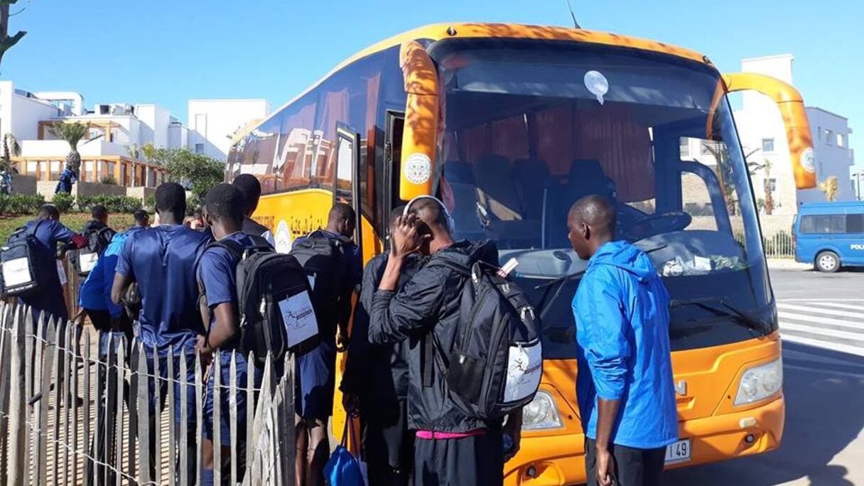 Désormais, c'est dans un luxueux bus que les joueurs de Génération Foot se déplacent.