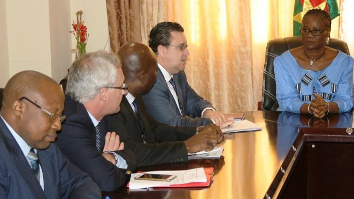 Hadizatou Rosine Coulibaly Sori, ministre de l’Economie, des finances et du développement du Burkina Faso recevant une délégation de la Banque mondiale.