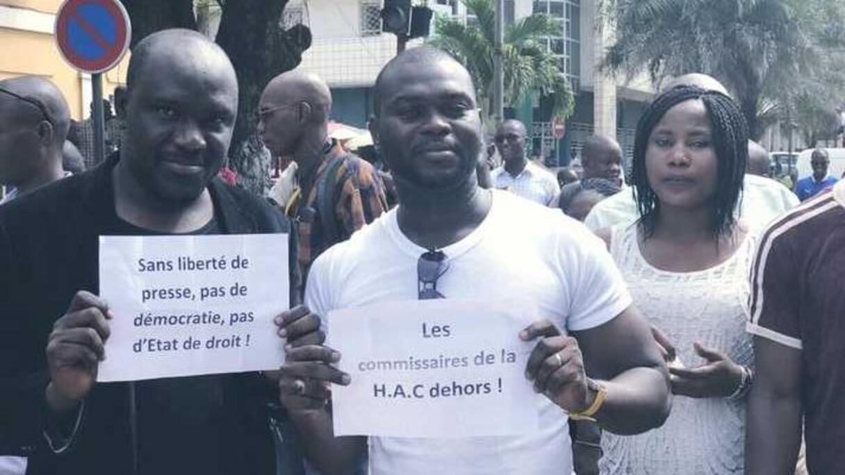 Les journalistes manifestent à Conakry pour la liberté de la presse.