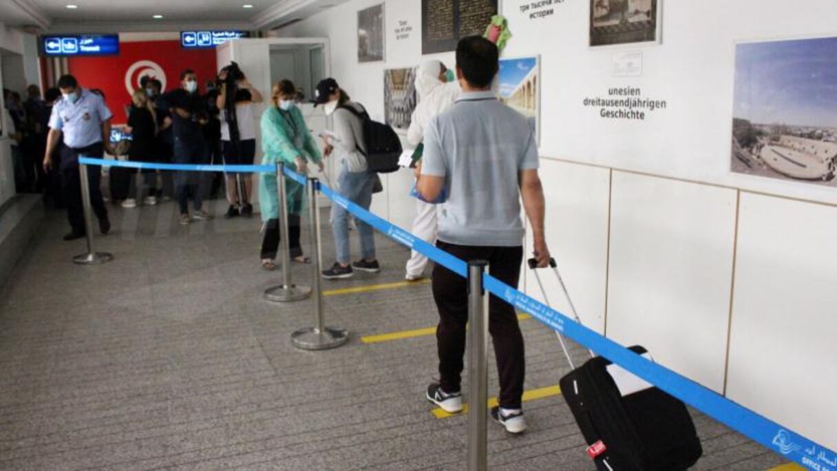 Arrivée de voyageurs à l'aéroport de Tunis Carthage.