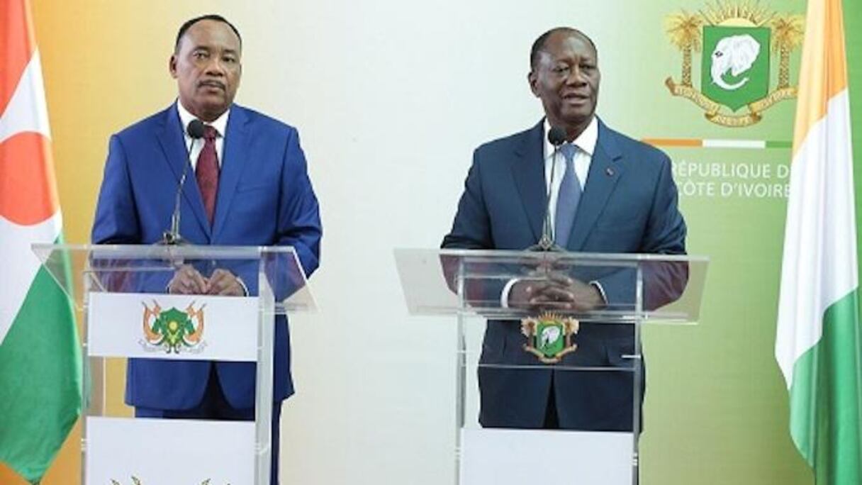 Le président nigérien Mahamadou Issouf à Abidjan avec son homologue Alassane Ouattara.