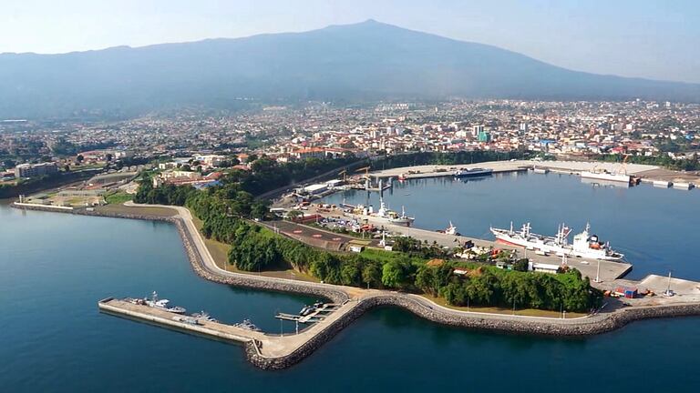 Une vue du principal port menant à Malabo, capitale de la Guinée équatoriale.