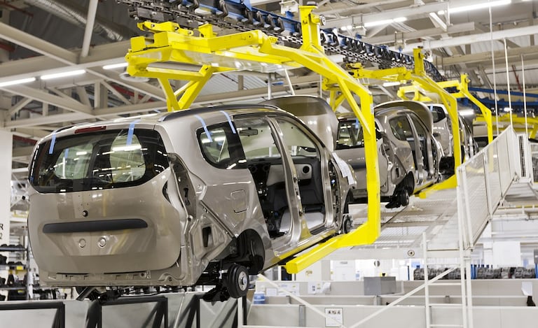 Une usine de production automobile.