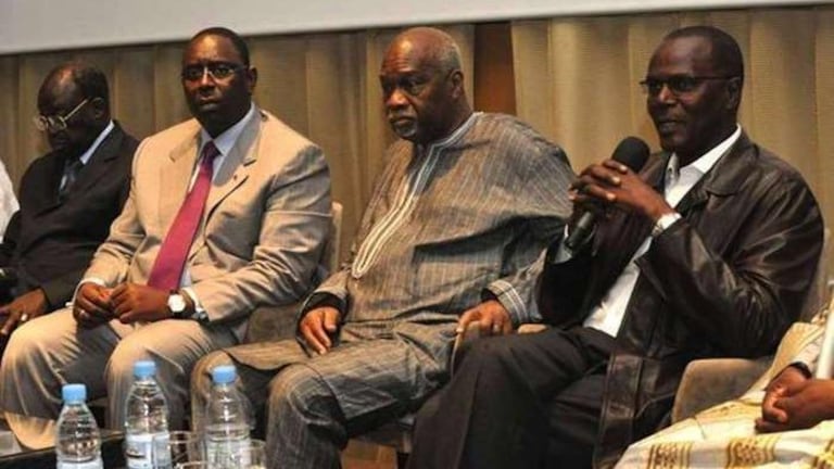 Macky Sall entouré de ses camarades de la coalition Benno Bok Yaakar