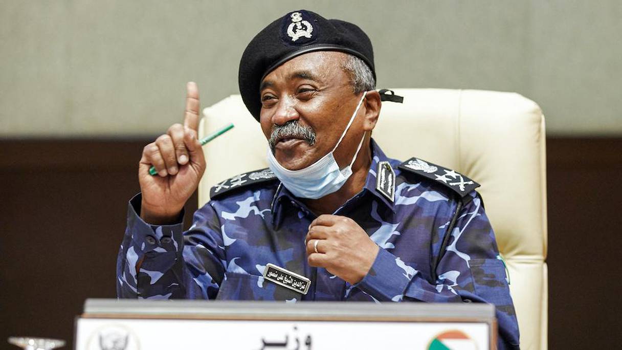 Ezz el-Din al-Sheikh Mansour, ministre soudanais de l'Intérieur assistant ce 21 septembre 2021 à une réunion de crise.