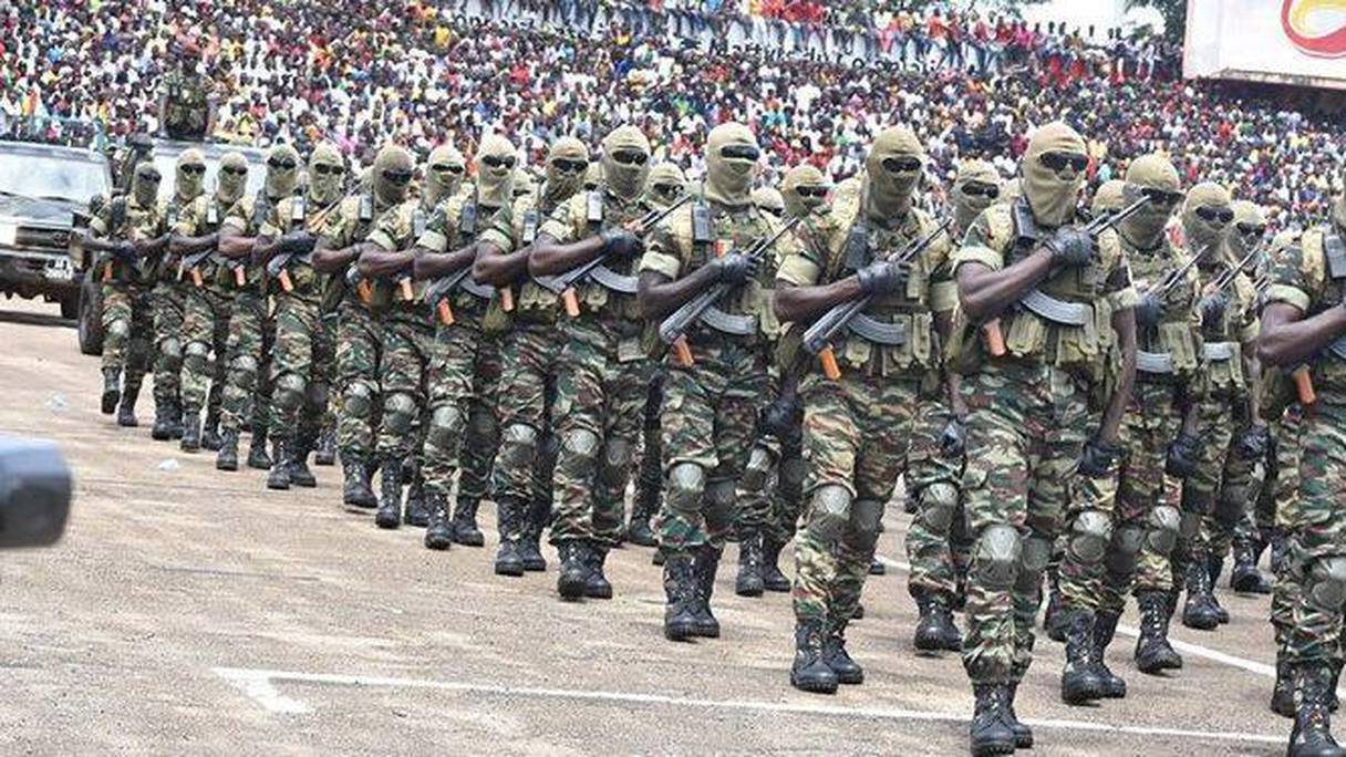 Les forces spéciales guinéennes lors d'une parade le 2 octobre 2020 à Bata. 